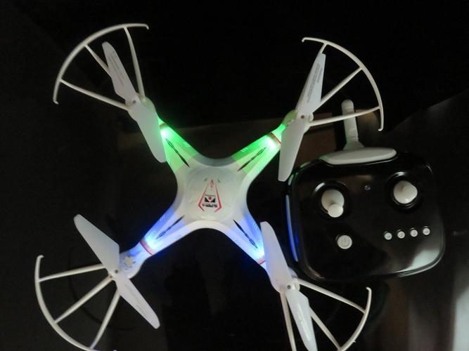 遥控飞机 超级-a四轴四旋翼飞行器飞碟耐摔玩具航拍智能无人机